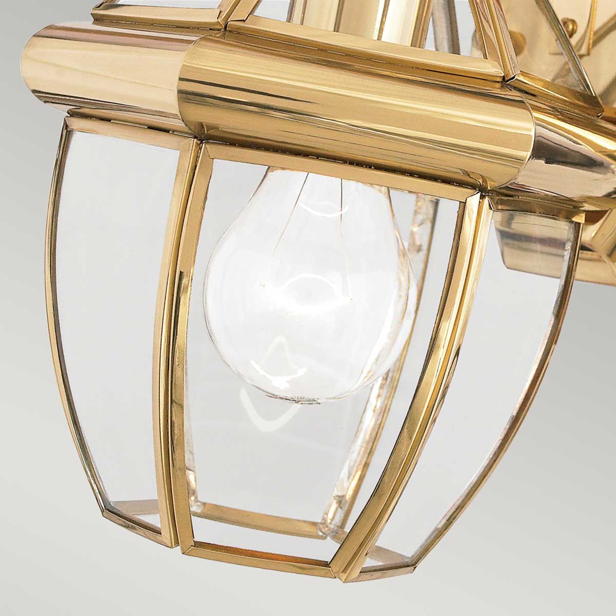 Newbury Latón pulido lámpara de exterior De Elstead Lighting - La l&aacute;mpara de pared Newbury, de lat&oacute;n lacado y pulido, aporta a tu hogar una iluminaci&oacute;n de fachada elegante y atemporal.
