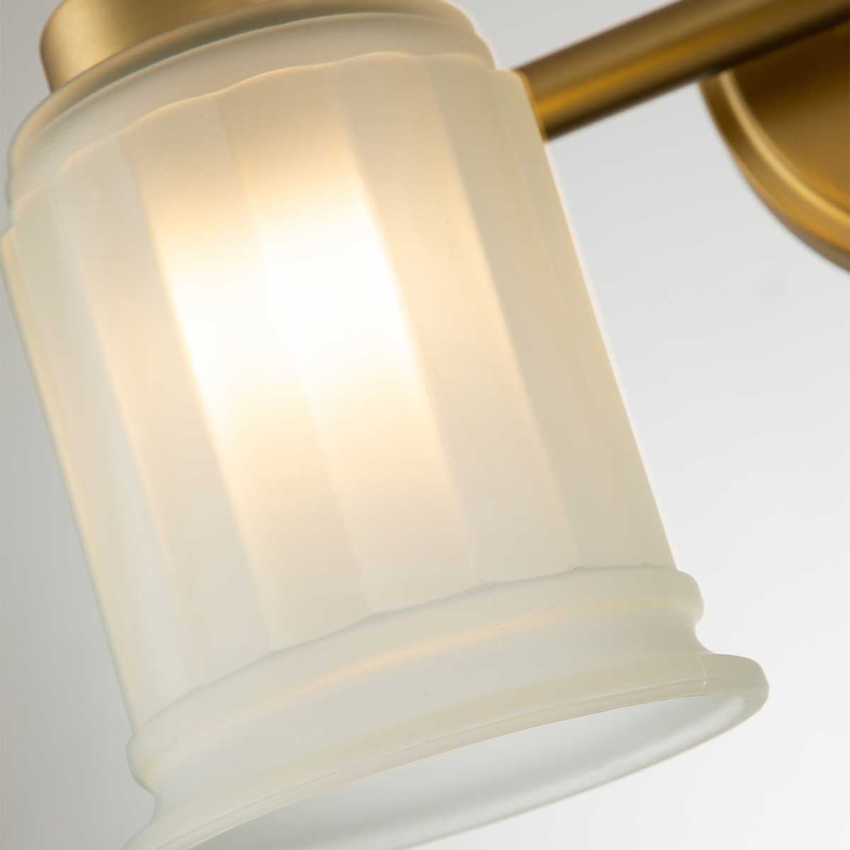 Swell 36cm Latón cepillado lámpara de baño De Elstead Lighting - La l&aacute;mpara tiene un dise&ntilde;o urbano y atemporal y, gracias a su grado de protecci&oacute;n IP44, se integra perfectamente en ambientes de ba&ntilde;o.