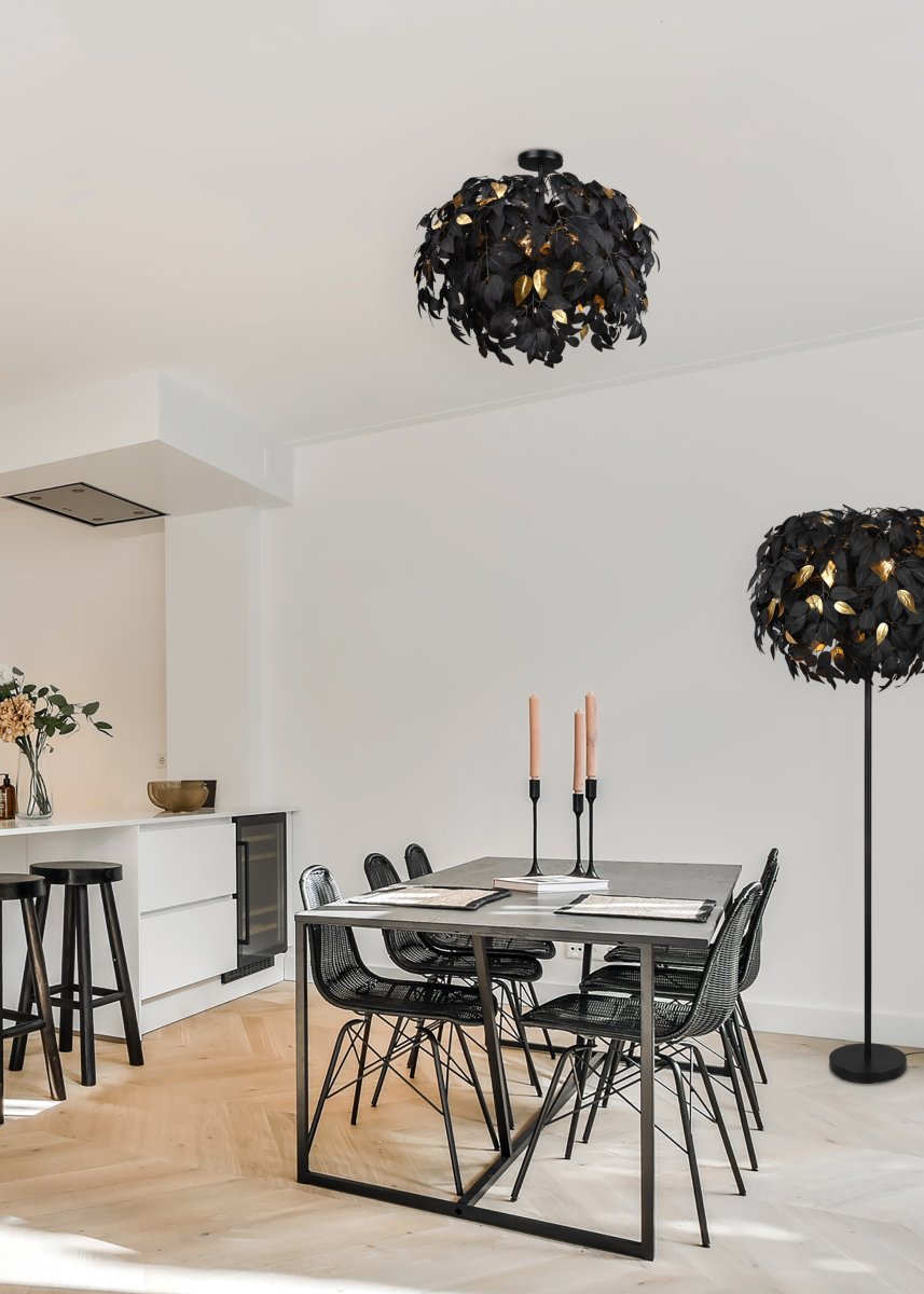 Leavy Negro lámpara de pie De Trio Lighting - La lámpara de pie Leavy es un elemento destacado único e impresionante en su hogar con sus hojas de plástico decorativas que le dan un estilo distintivo y encantador.