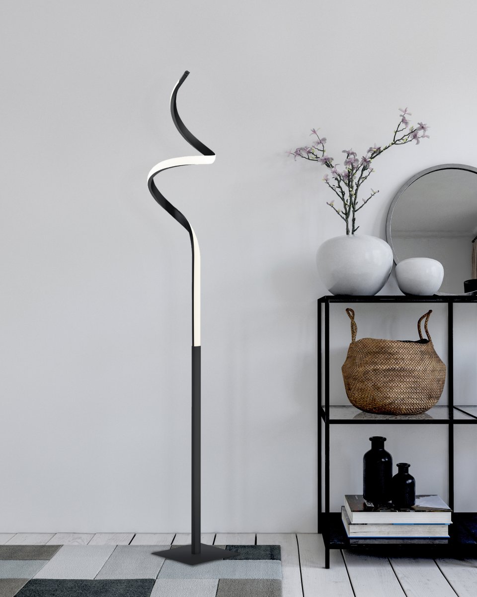 Course Negro lámpara de pie De Trio Lighting - El acabado negro mate le da a la lámpara un aspecto moderno y sofisticado que combina con muchos estilos de interior y la convierte en un elegante punto de atracción en su hogar.