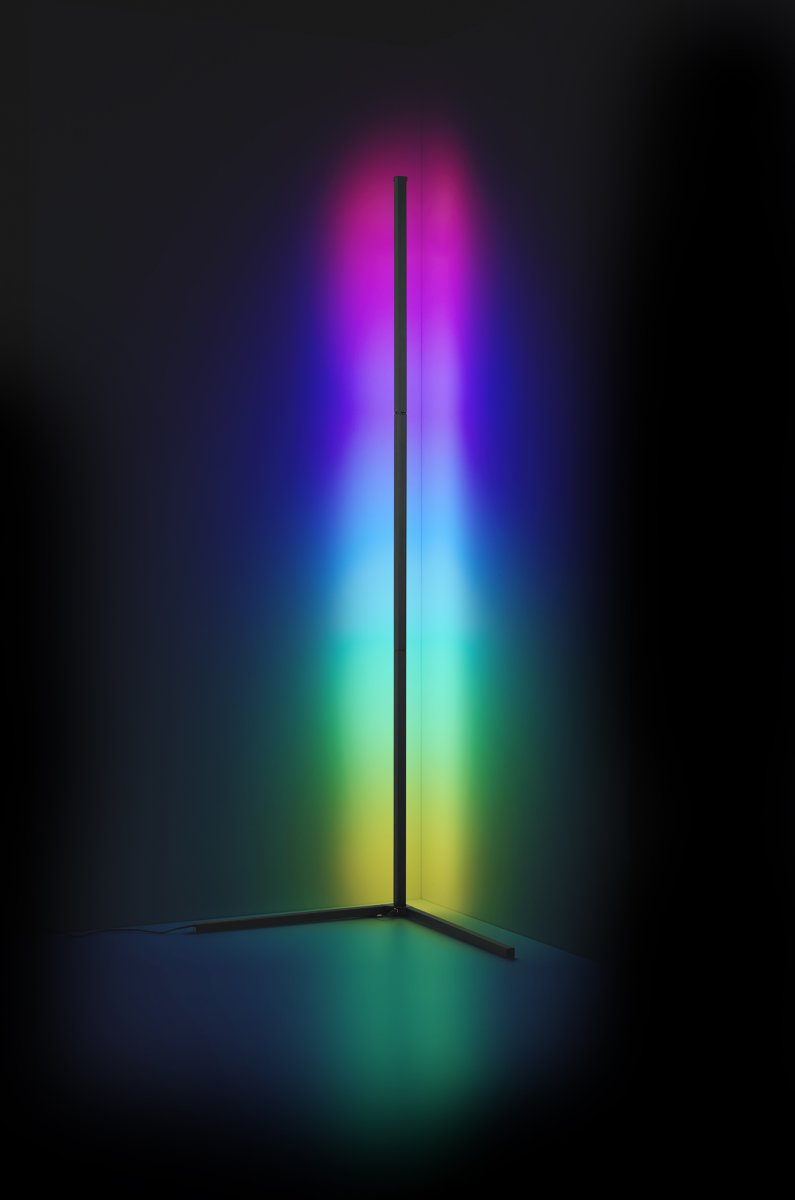 Level Negro lámpara de pie De Trio Lighting - La l&aacute;mpara de pie Level lleva tu experiencia de pel&iacute;culas y juegos a un nuevo nivel con sus funciones avanzadas.