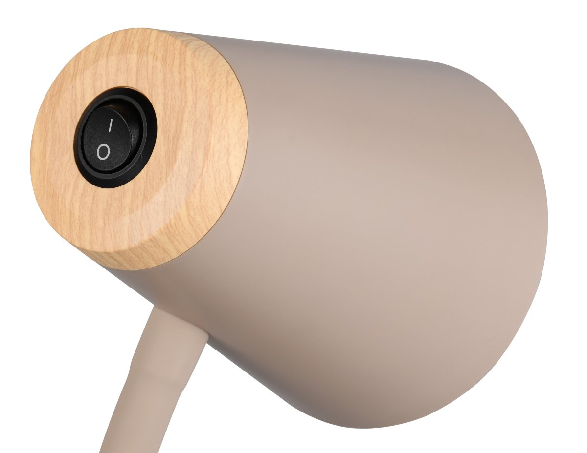 Pongo Beige lámpara de pie De Trio Lighting - Su dise&ntilde;o estilizado y su cabezal inclinado la hacen vers&aacute;til y le permiten integrarse armoniosamente en cualquier hogar y estilo de decoraci&oacute;n.