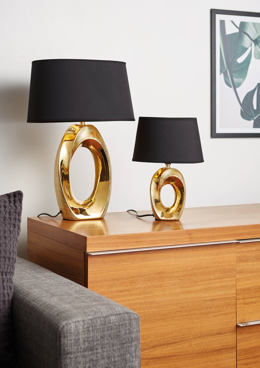 Taba 52cm Oro lámpara de mesa De Trio Lighting - La lámpara de mesa de cerámica TABA combina un diseño moderno con elegantes combinaciones de colores y se convierte en una auténtica joya en cualquier estancia.