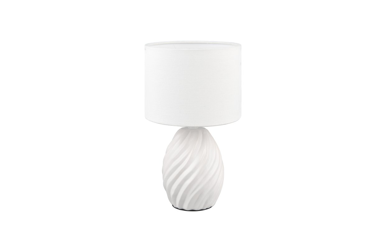 Melva 30cm Blanco lámpara de mesa De Trio Lighting - La elegante combinaci&oacute;n de materiales de cer&aacute;mica blanca mate y pantalla de tela suave crea una impresi&oacute;n sofisticada, mientras que la base de cer&aacute;mica en forma de onda crea un fascinante juego de luz.