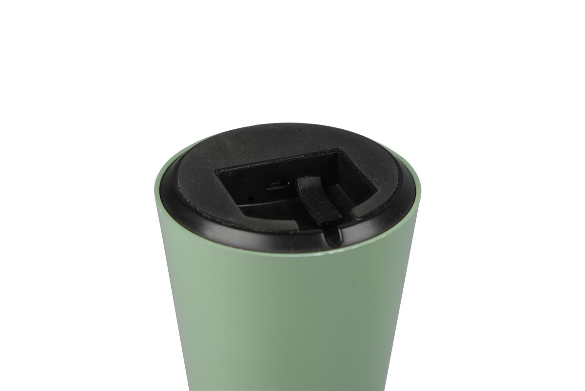 Lennon 22cm Verde portátil De Trio Lighting - La l&aacute;mpara de mesa Lennon combina un dise&ntilde;o elegante con una funci&oacute;n pr&aacute;ctica y es perfecta para uso en interiores y exteriores.