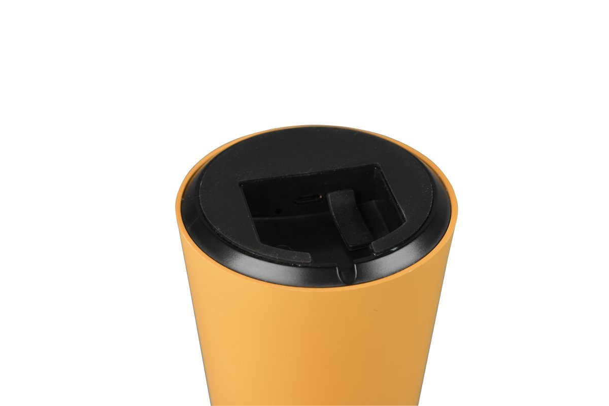 Lennon 22cm Oro portátil De Trio Lighting - La lámpara de mesa Lennon combina un diseño elegante con una función práctica y es perfecta para uso en interiores y exteriores.