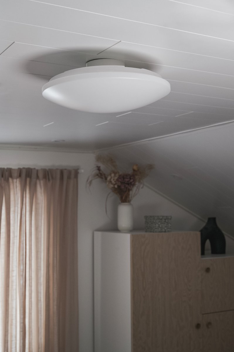 Prodo Ø50 Blanco plafón De Trio Lighting - La l&aacute;mpara de techo Prodo combina la iluminaci&oacute;n cl&aacute;sica con la funcionalidad.