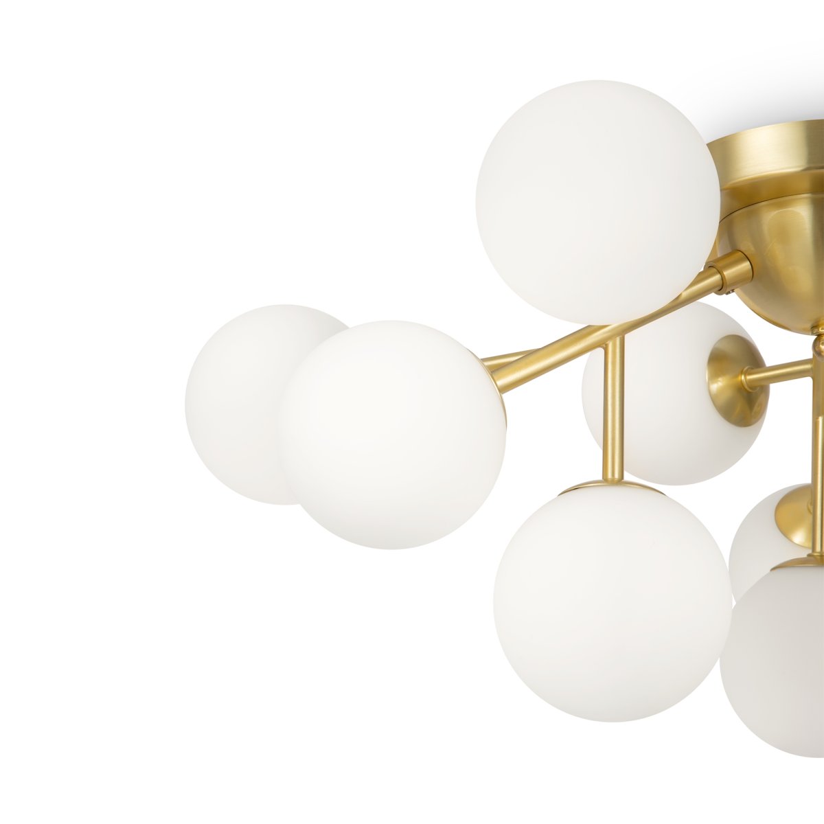 Dallas Ø60 Oro plafón De Maytoni - La sofisticada estructura de metal, combinada con los globos de vidrio opalino blanco, la convierte en un verdadero punto de atracci&oacute;n, ideal para espacios amplios como salas de estar o comedores.