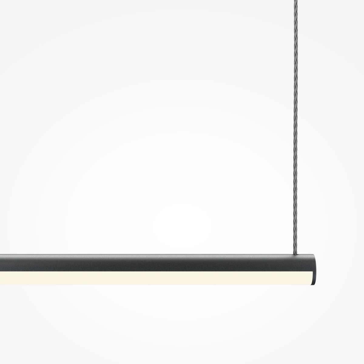 Halo 120cm Negro Lámpas de techo De Maytoni - Su forma simple y elegante la convierte en una solución de iluminación versátil que se adapta tanto a interiores modernos como industriales, al tiempo que sirve como una discreta declaración de estilo.