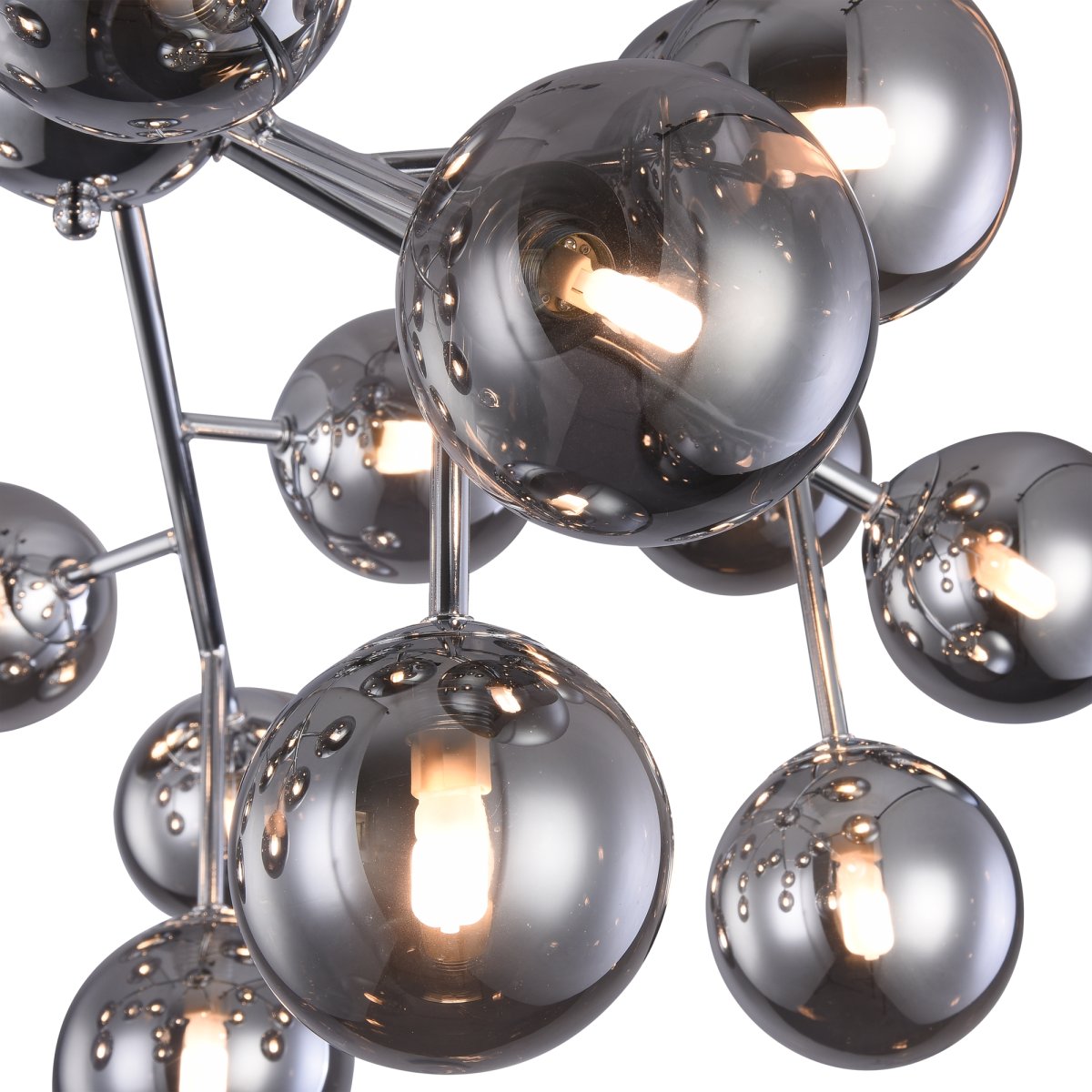 Dallas 20 Cromo plafón De Maytoni - Su diseño único, con cúpulas redondas de vidrio en diferentes direcciones, crea un juego de luz dramático y elegante que llena la habitación de calidez y carácter.