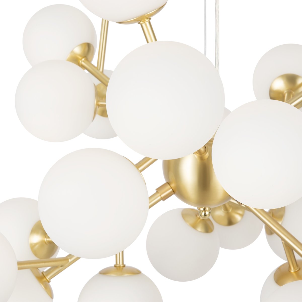 Dallas Ø65 Oro Lámpas de techo De Maytoni - La sofisticada estructura de metal, combinada con las esferas de vidrio opalino blanco, la convierte en un verdadero punto de atracci&oacute;n, ideal para espacios amplios como salas de estar o comedores.