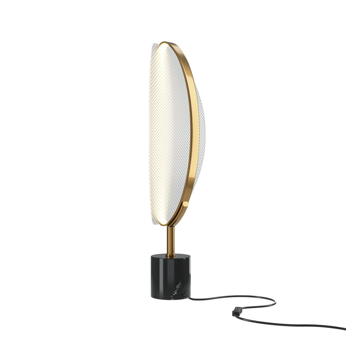 Breeze 63cm Latón lámpara de mesa De Maytoni - La forma única de la lámpara emite una luz suave y agradable, lo que la hace perfecta como fuente de luz decorativa en su sala de estar.