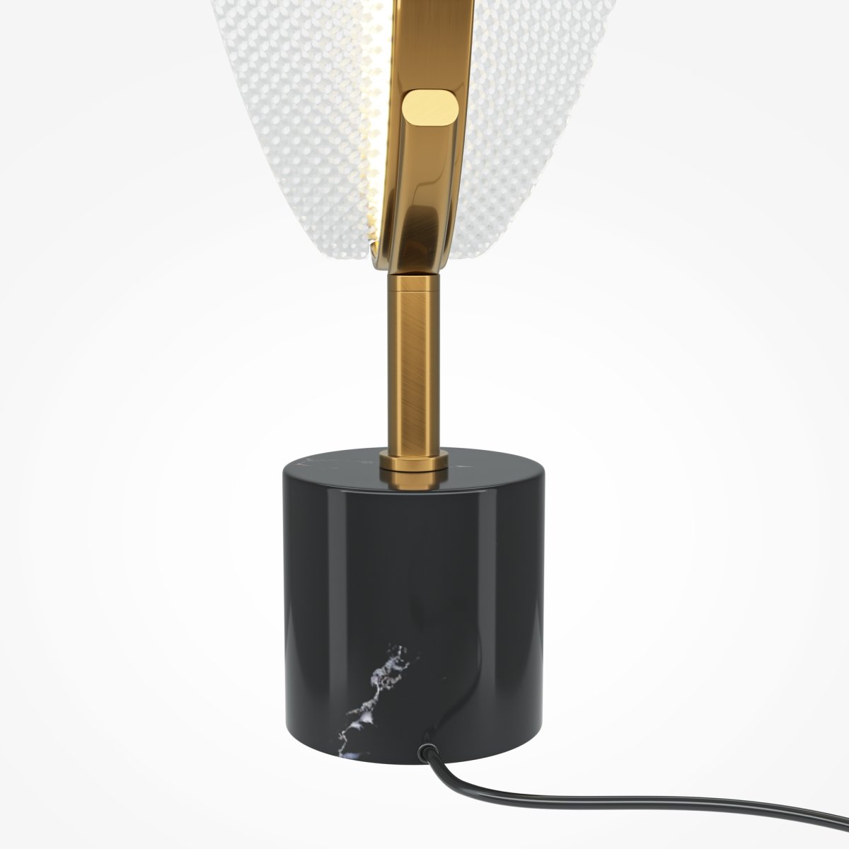 Breeze 63cm Latón lámpara de mesa De Maytoni - La forma única de la lámpara emite una luz suave y agradable, lo que la hace perfecta como fuente de luz decorativa en su sala de estar.