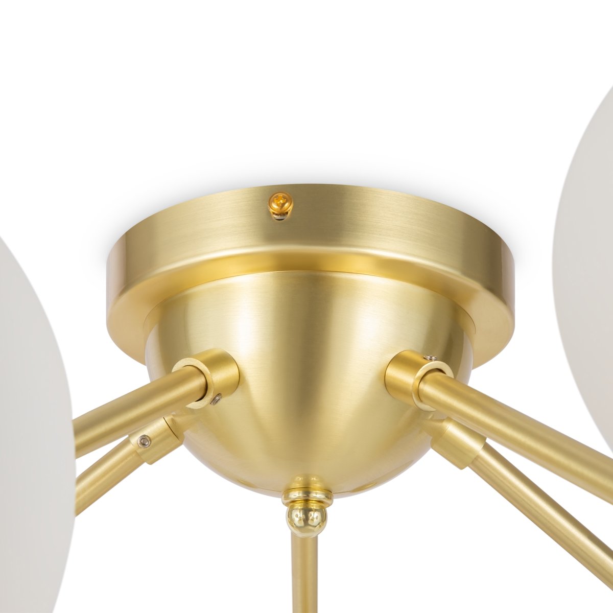 Dallas 20 Oro plafón De Maytoni - La sofisticada estructura de metal, combinada con las esferas de vidrio opalino blanco, la convierte en un verdadero punto de atracción, ideal para espacios amplios como salas de estar o comedores.