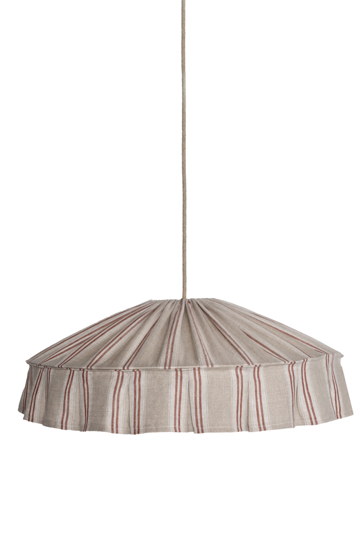 Vinga Pantalla S/Colgante Ø58 Naturaleza/óxido Lámpas de techo De Alde & Lind - Vinga es una pantalla decorativa para lámpara de techo, confeccionada en lino 100% con un estampado de rayas en tonos óxido y naturales.