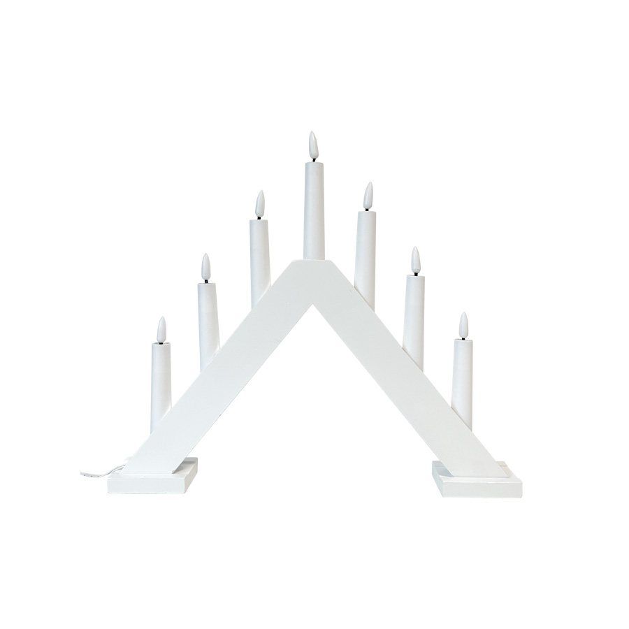 Sara Blanco De Pixie Design - Sara es un candelabro cl&aacute;sico de siete brazos realizado en madera.