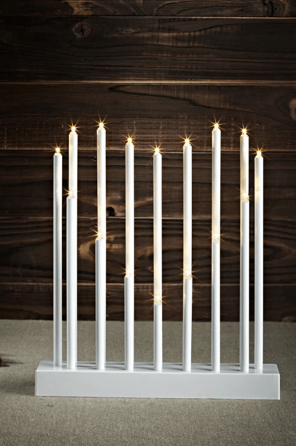 Romans Blanco De Markslöjd - Difunda calidez y luz en su hogar con este elegante portavelas de Adviento en forma de corazón que funciona a pilas.