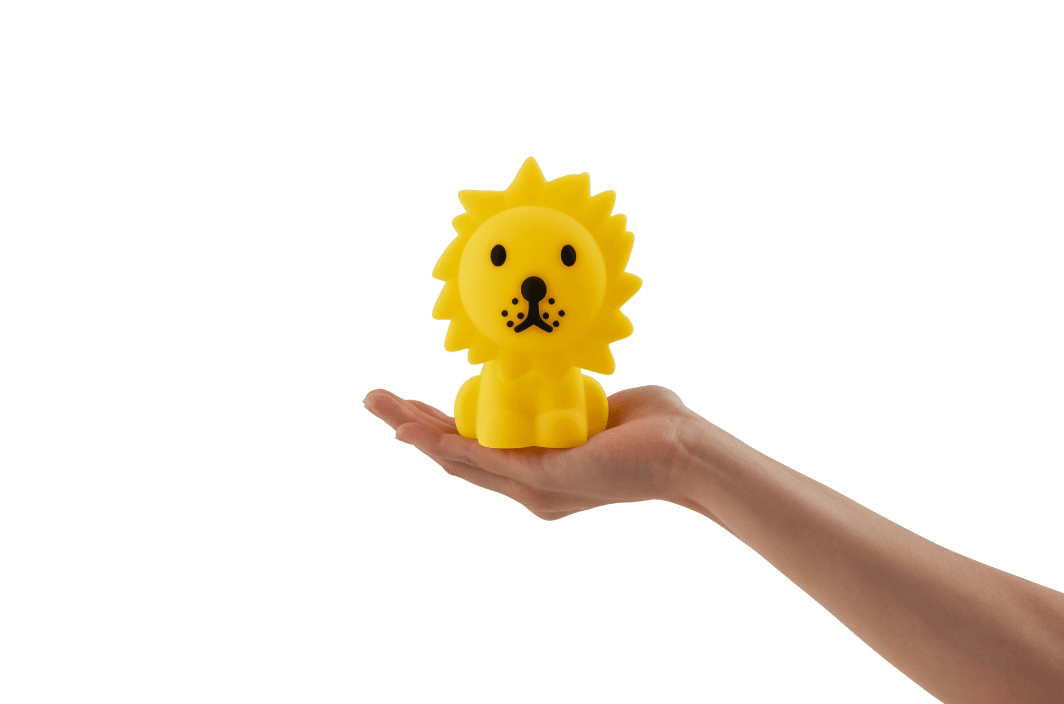 Bundle of Light - Lion Mini Amarillo lámpara infantil De Mr Maria - Perfecta como decoraci&oacute;n en una l&aacute;mpara de escritorio o como un regalo considerado, esta versi&oacute;n de 12 cm proporciona un brillo suave que se apaga autom&aacute;ticamente despu&eacute;s de 15 minutos con el temporizador para ahorrar energ&iacute;a.