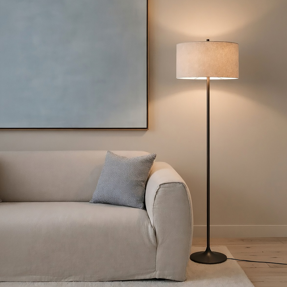 Soft Naturaleza/bronce lámpara de pie De Belid - La pantalla est&aacute; confeccionada en lino europeo natural, mientras que la estructura es de malla met&aacute;lica con acabado bronce metalizado.