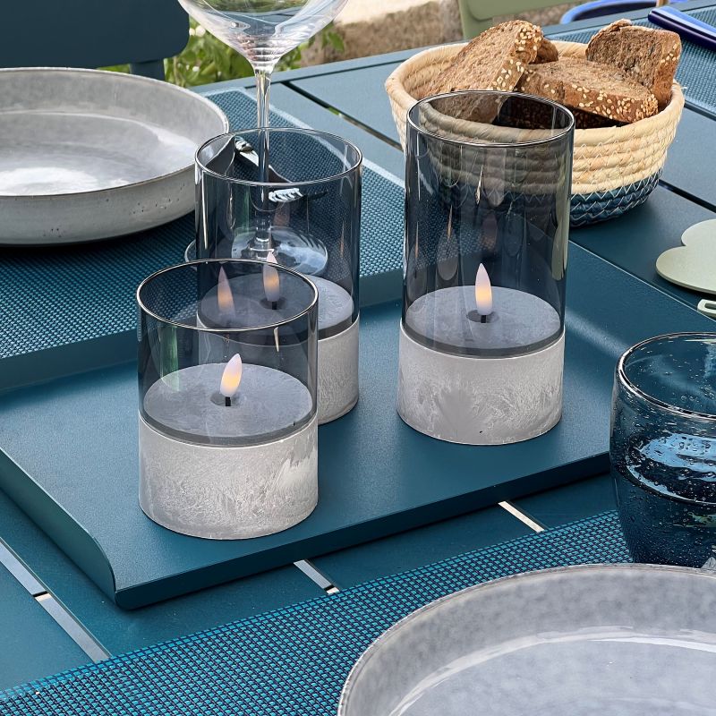 Bougie Pack De 3 Gris/humo De Brilliant - El set incluye l&aacute;mparas de 10 cm, 12,5 cm y 15 cm de altura, todas con un di&aacute;metro de 8 cm, perfectas para una mesa, una estanter&iacute;a o el alf&eacute;izar de una ventana.