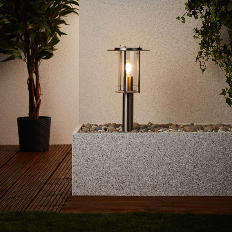 York 40cm Acero balizas De Brilliant - York es un bolardo metálico compacto con acabado de acero inoxidable que se adapta perfectamente a paredes, cercas pequeñas o patios.