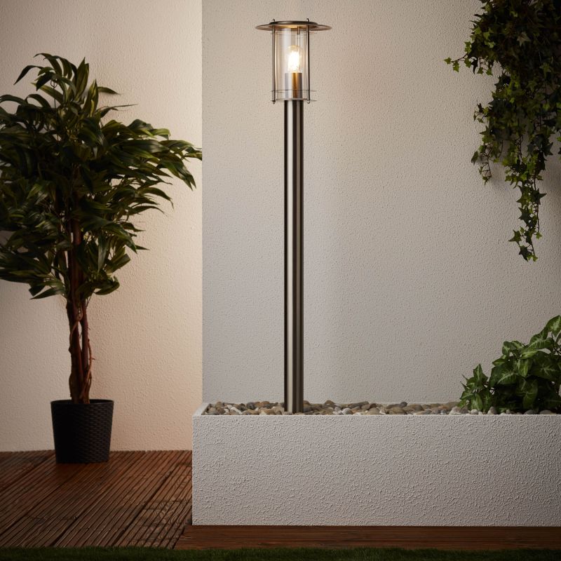 York 100cm Acero balizas De Brilliant - York es un bolardo metálico práctico y decorativo con acabado en acero inoxidable para iluminar caminos y parterres en el jardín.