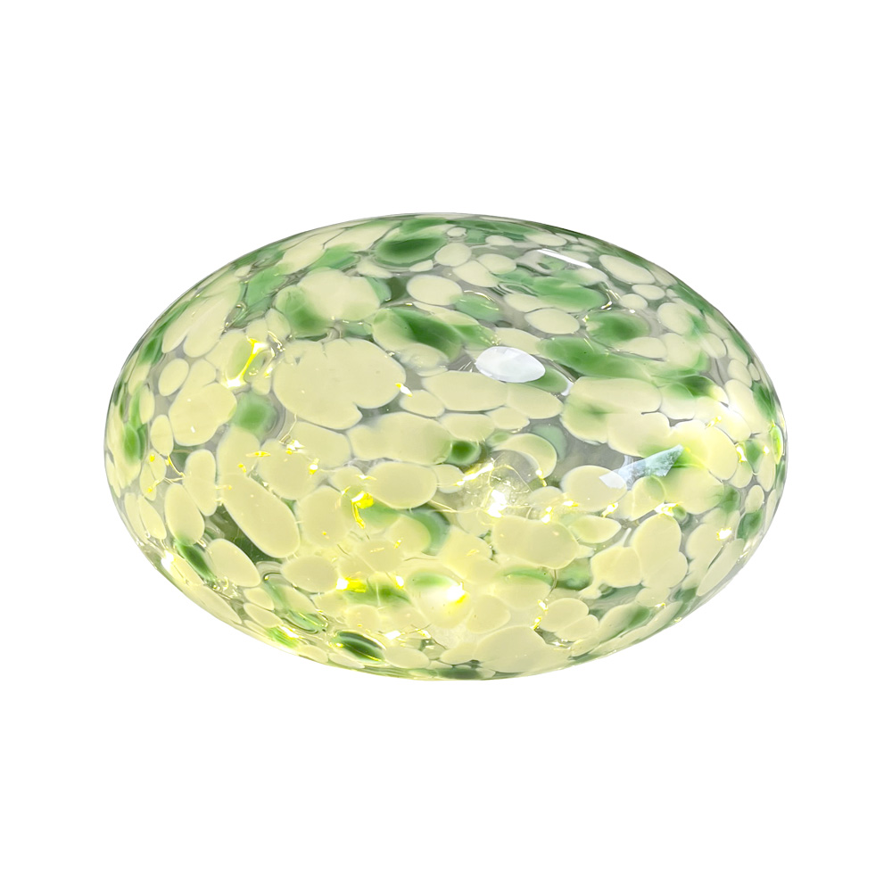 Sten 15cm Verde/Blanco lámpara de mesa De Pixie Design - La l&aacute;mpara de piedra de Pixie Design tiene un hermoso dise&ntilde;o con una superficie jaspeada en verde y blanco.