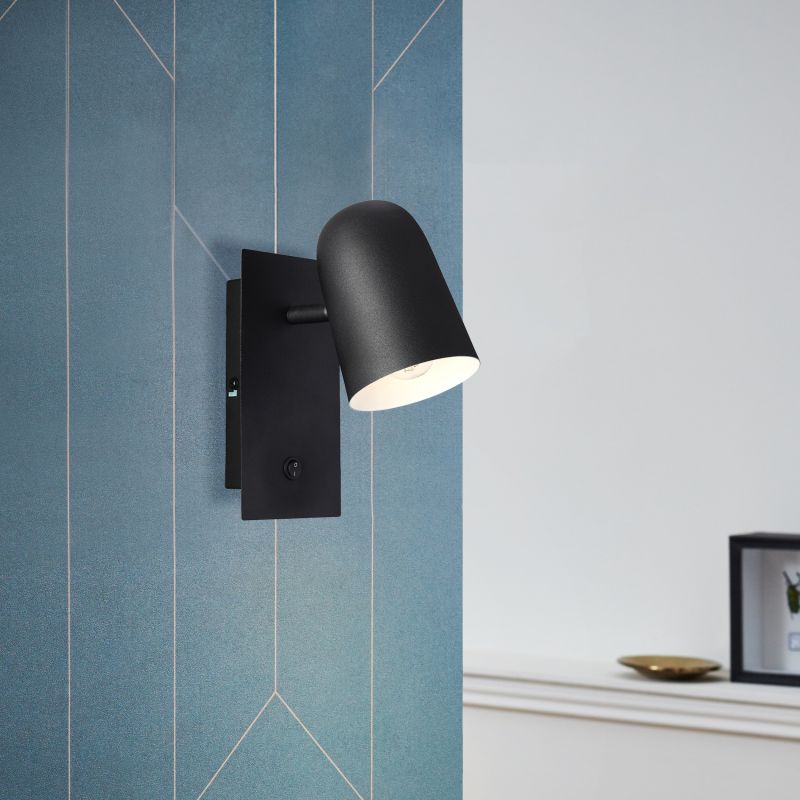 Ayr Negro lámpara de lectura De Brilliant - Ayr es una soluci&oacute;n de iluminaci&oacute;n flexible que puede instalarse tanto en la pared como en el techo.