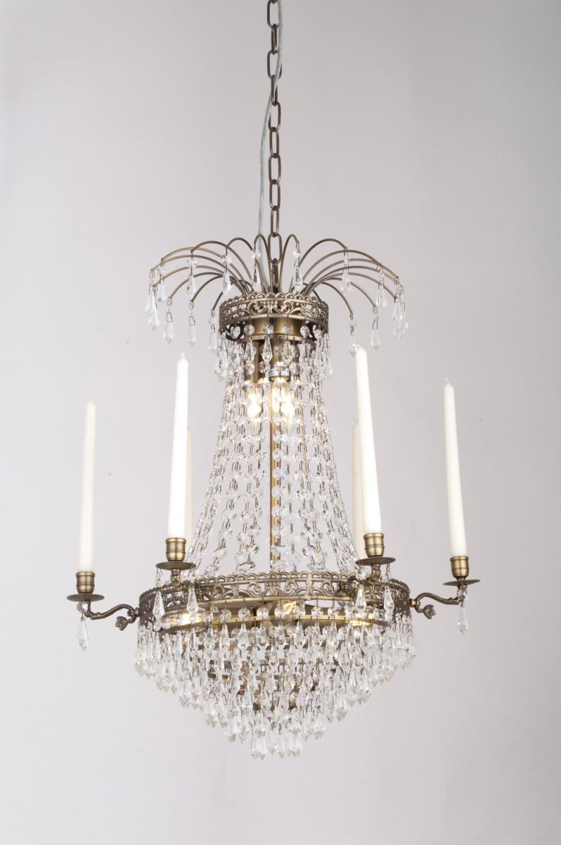 Empire Classic Ø55 Latón antiguo cristal De Norrsken Design - Esta magnífica lámpara de araña de cristal con acabado antiguo añade una sensación atemporal de elegancia y encanto a cualquier habitación.