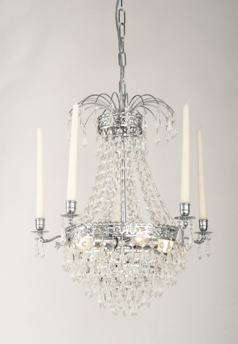 Empire Classic Ø50 Cromo cristal De Norrsken Design - Esta clásica lámpara de araña de cristal combina un diseño tradicional con un toque moderno de cromo.