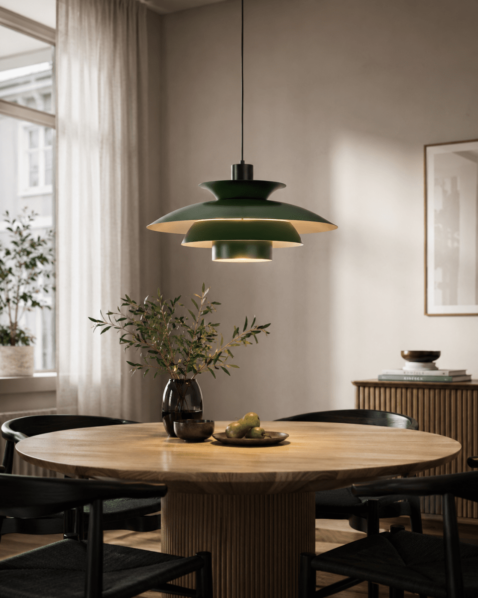 Stealth 2 Ø50 Verde Lámpas de techo De Nordic Lighting - Sus pantallas multicapa proporcionan una luz agradable y focalizada, a la vez que realzan la forma decorativa de la l&aacute;mpara.