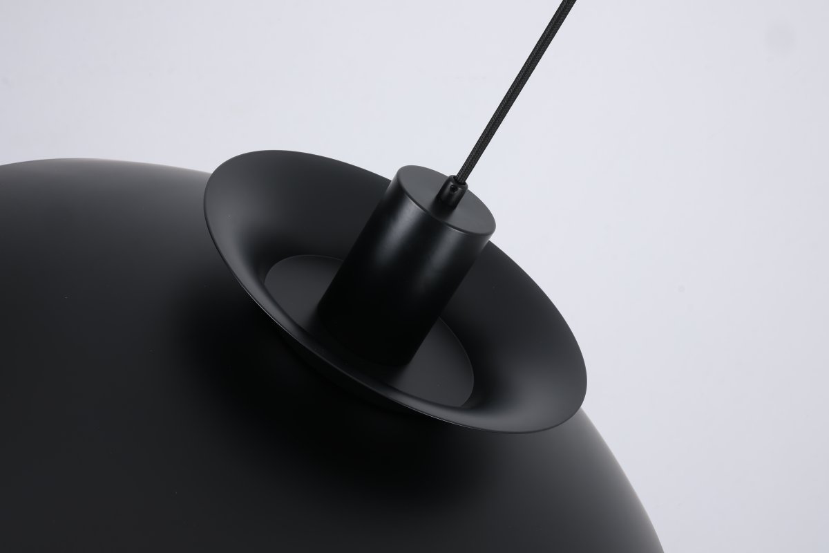 Stealth 2 Ø50 Negro Lámpas de techo De Nordic Lighting - Es perfecta para colocar sobre la mesa del comedor o en el sal&oacute;n, combinando a la perfecci&oacute;n funcionalidad y estilo.