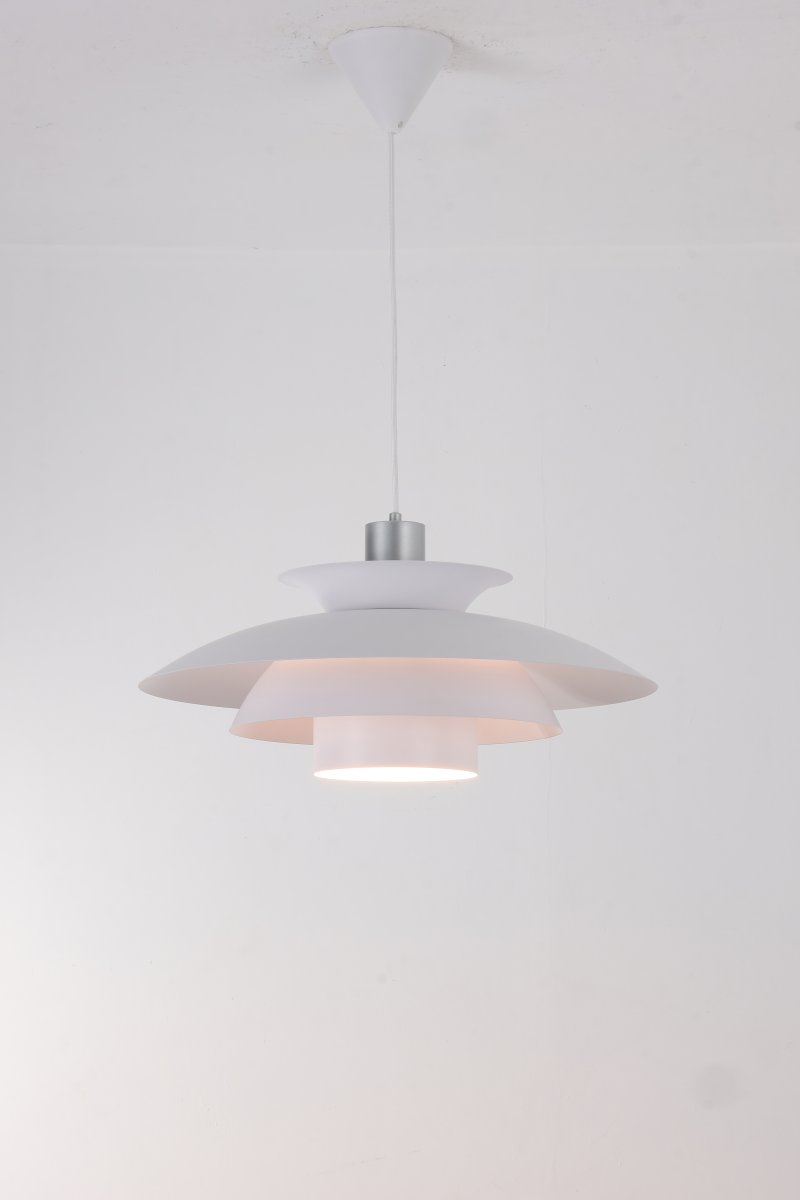 Stealth 2 Ø50 Blanco Lámpas de techo De Nordic Lighting - Sus pantallas multicapa proporcionan una luz agradable y focalizada, a la vez que realzan la forma decorativa de la l&aacute;mpara.