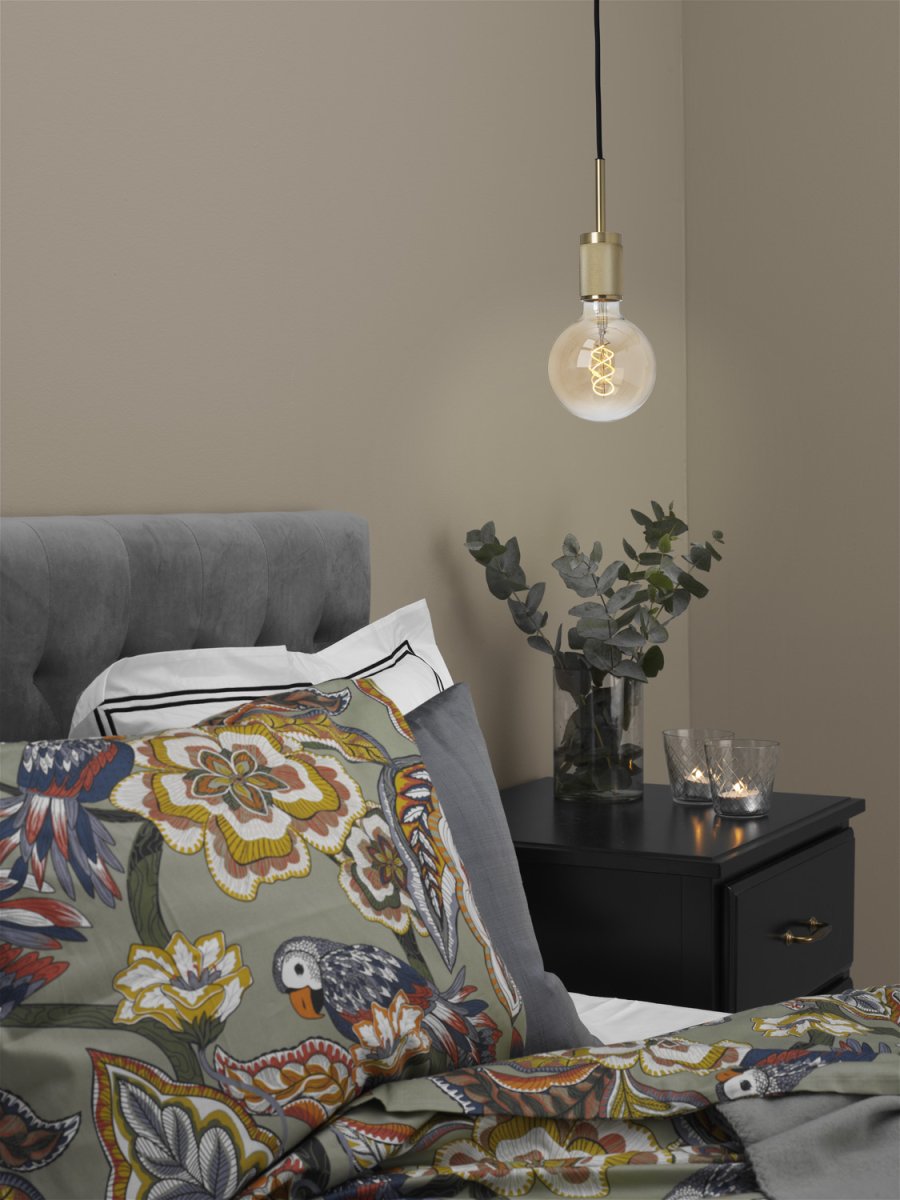 Upphäng Ø9 Latón cepillado lámpara de ventana De Cottex - Esta elegante l&aacute;mpara colgante de lat&oacute;n cepillado aporta un toque c&aacute;lido y sofisticado a cualquier estancia.