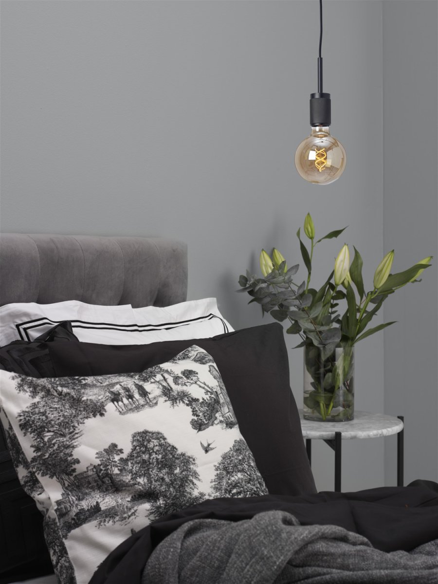 Upphäng Ø9 Negro lámpara de ventana De Cottex - Es perfecta como luz de ventana o para un rinc&oacute;n acogedor, donde combina luz y personalidad.