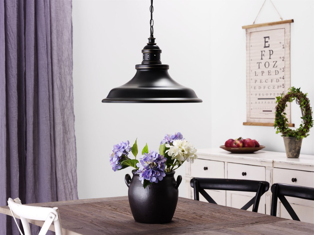 New Haven Ø45 Negro antiguo Lámpas de techo De Cottex - Su robusta construcci&oacute;n de metal y su suspensi&oacute;n de cadena le dan un toque industrial y son perfectos para crear un ambiente moderno en la cocina o el comedor.