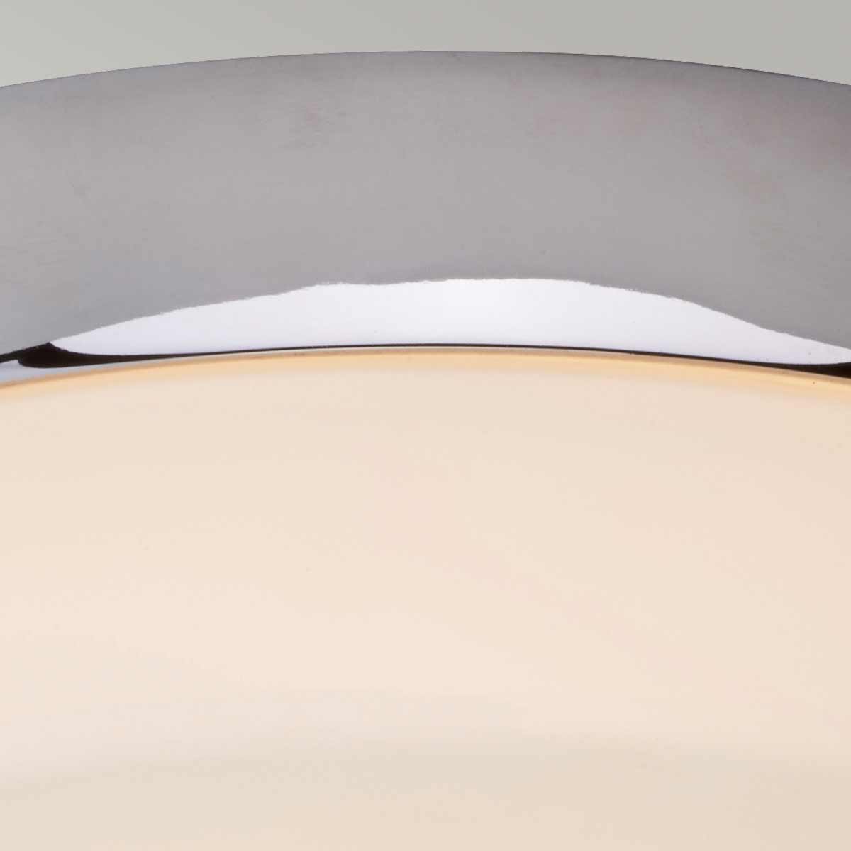 Tamar Ø24 Cromo pulido lámpara de baño De Elstead Lighting - La lámpara de techo Tamar en cromo pulido es una solución de iluminación elegante y funcional, perfecta para baños gracias a su grado de protección IP44, pero también es adecuada para pasillos y estancias con techos bajos.