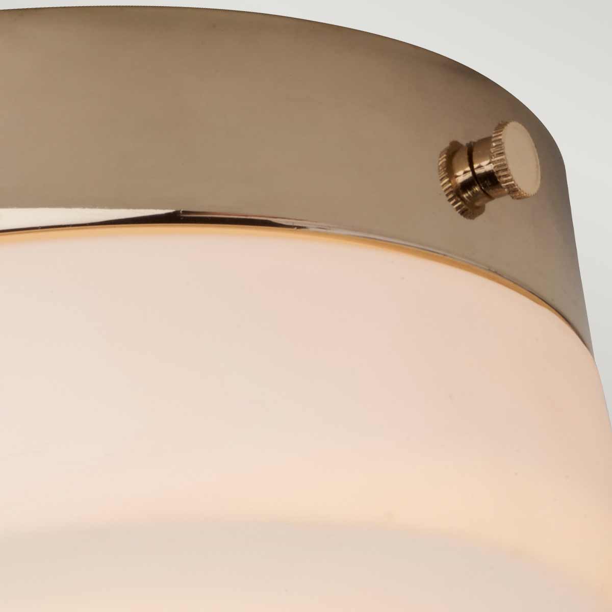 Tamar Ø24 Oro pulido lámpara de baño De Elstead Lighting - La lámpara de techo Tamar en oro pulido es una solución de iluminación elegante y funcional, perfecta para baños gracias a su grado de protección IP44, pero también es adecuada para pasillos y habitaciones con techos bajos.