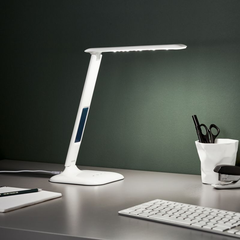 Glenn 55cm Blanco lámpara de escritorio De Brilliant - La lámpara cuenta con un puerto USB para cargarse y un reloj con alarma, fecha y temperatura.