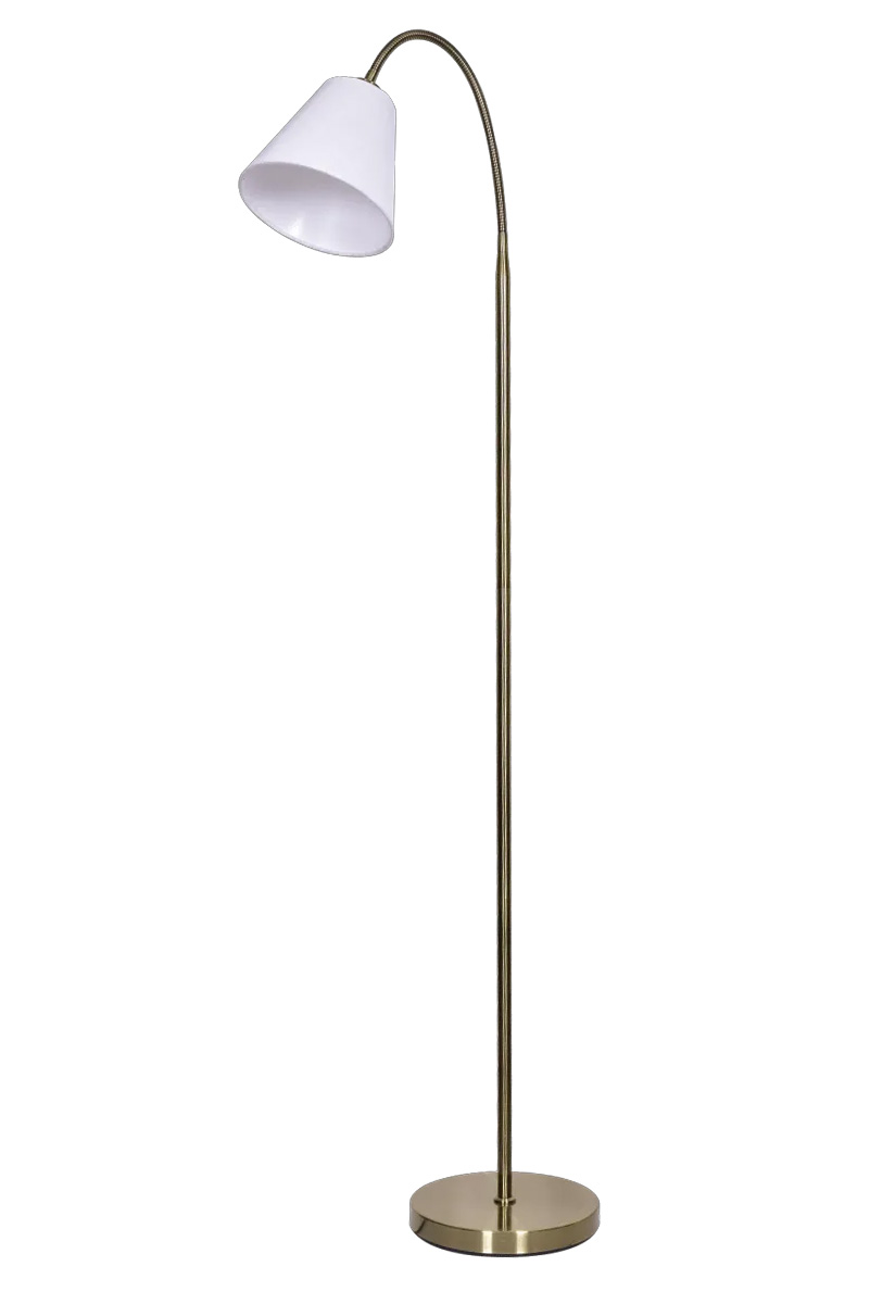 Uno Latón antiguo lámpara de pie De Lampan - Uno es una elegante l&aacute;mpara de pie de metal con un hermoso acabado en lat&oacute;n antiguo que crea un ambiente c&aacute;lido y cl&aacute;sico.