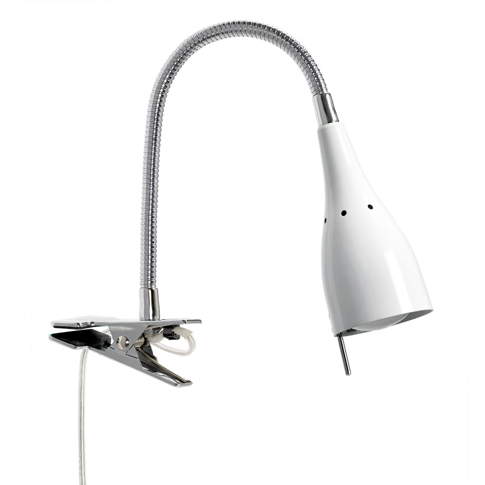 Imagen ampliada de Tanum Blanco lámpara de pinza De Armaturhantverk - La abrazadera flexible permite fijar la l&aacute;mpara a diferentes superficies, haci&eacute;ndola ideal para el cabecero, el escritorio o la estanter&iacute;a.