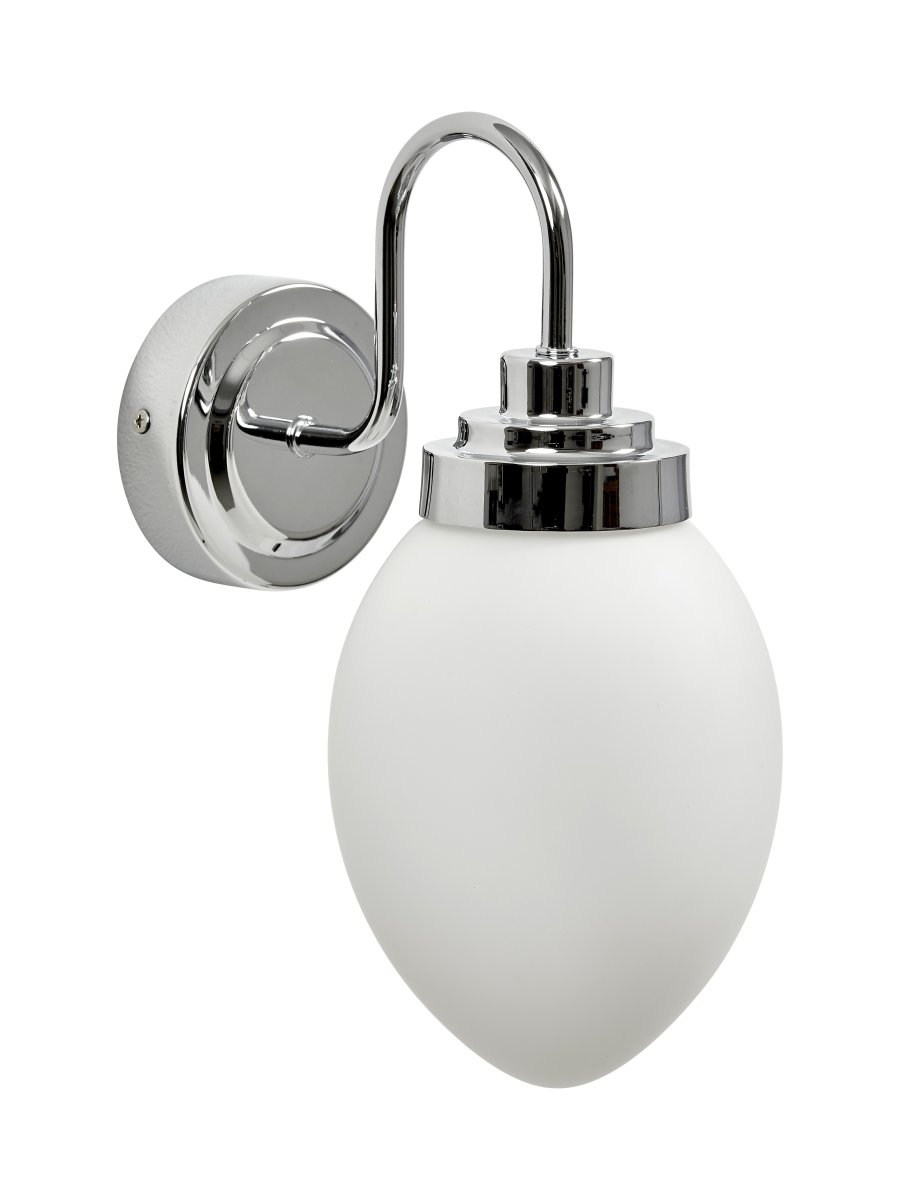 Garpen 30cm Cromo lámpara de baño De Armaturhantverk - Esta elegante lámpara de pared para baño en cromo con una suave pantalla de cristal blanco opalino proporciona una luz agradable y difusa que crea una atmósfera cálida.