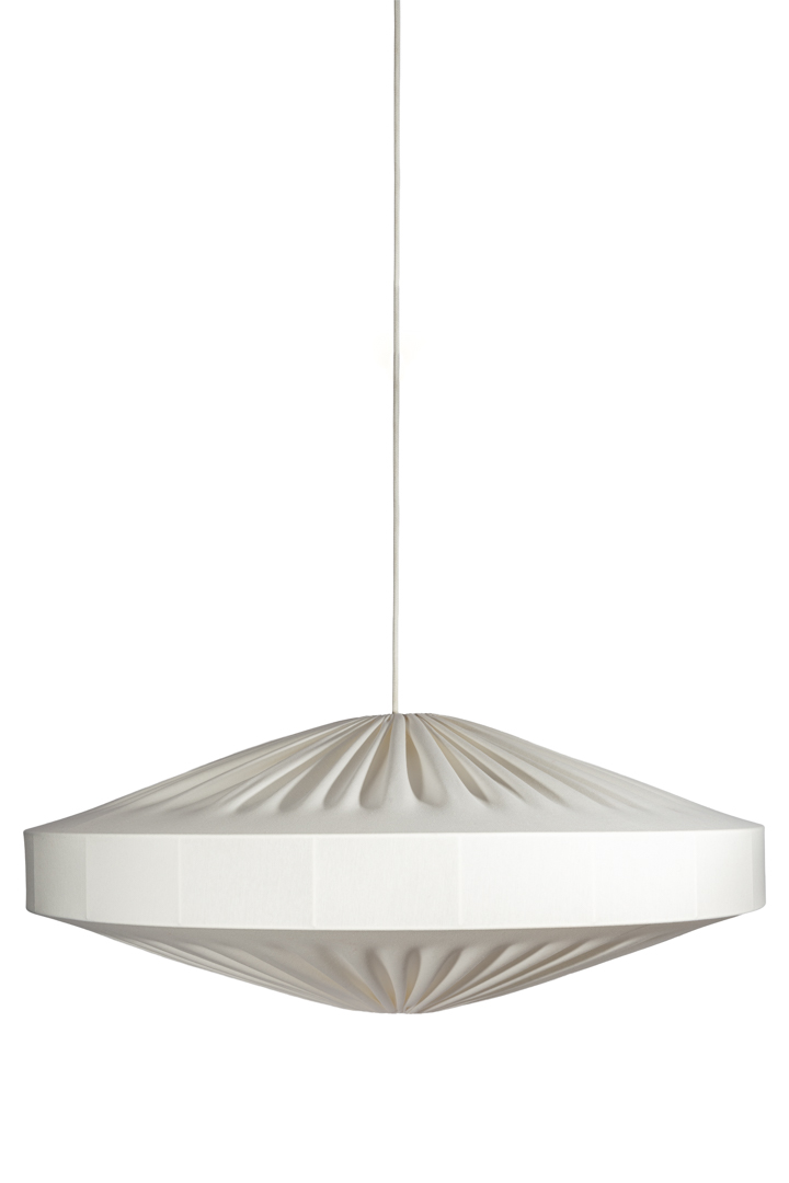 Alba Pantalla S/Colgante Ø78 Blanco Lámpas de techo De Alde & Lind - Alba es una pantalla de lámpara suave y decorativa con estructura metálica y tejido de punto elástico blanco.