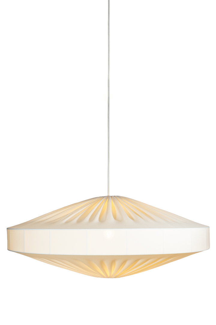 Alba Pantalla S/Colgante Ø78 Blanco Lámpas de techo De Alde & Lind - Alba es una pantalla de lámpara suave y decorativa con estructura metálica y tejido de punto elástico blanco.