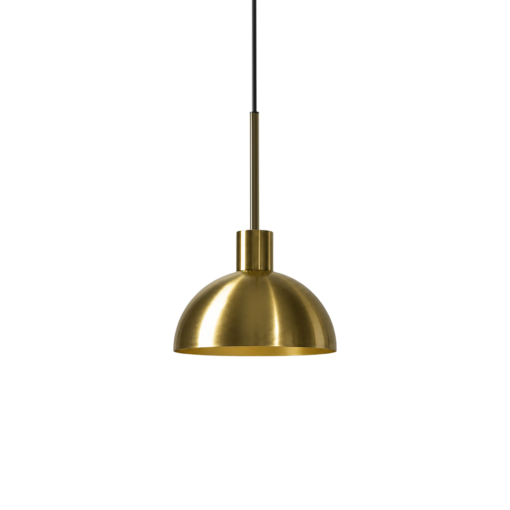 Vienda Ø20 Latón Lámpas de techo De Herstal - Vienda es una elegante l&aacute;mpara colgante de metal con acabado en lat&oacute;n satinado y un dise&ntilde;o atemporal.