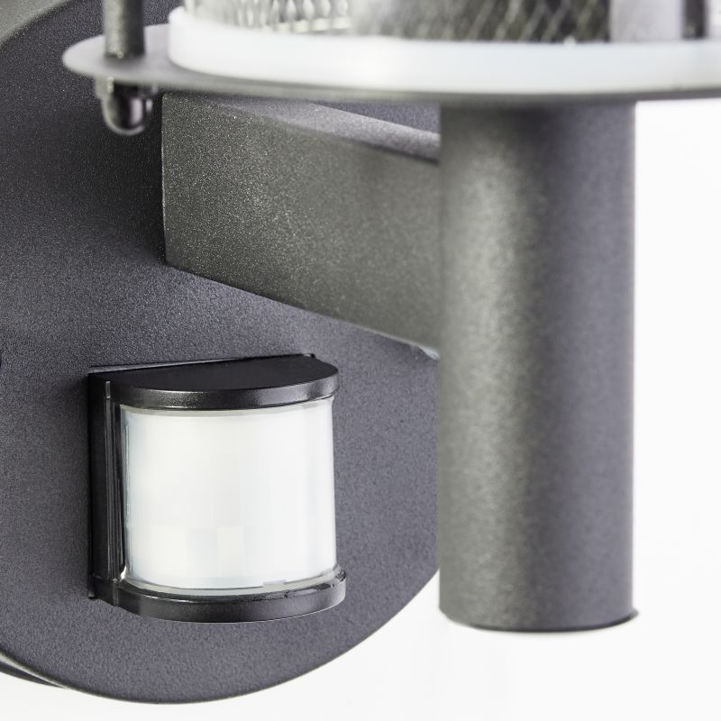 Detroit Negro lámpara de exterior De Brilliant - El sensor tiene un ángulo de detección de 120° y un alcance de hasta 8 metros.