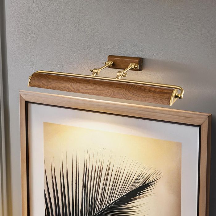 Winchfield 70cm Roble De Elstead Lighting - La gama de lámparas para cuadros Winchfield combina un estilo moderno y retro de mediados del siglo XX con pantallas elegantemente curvadas.