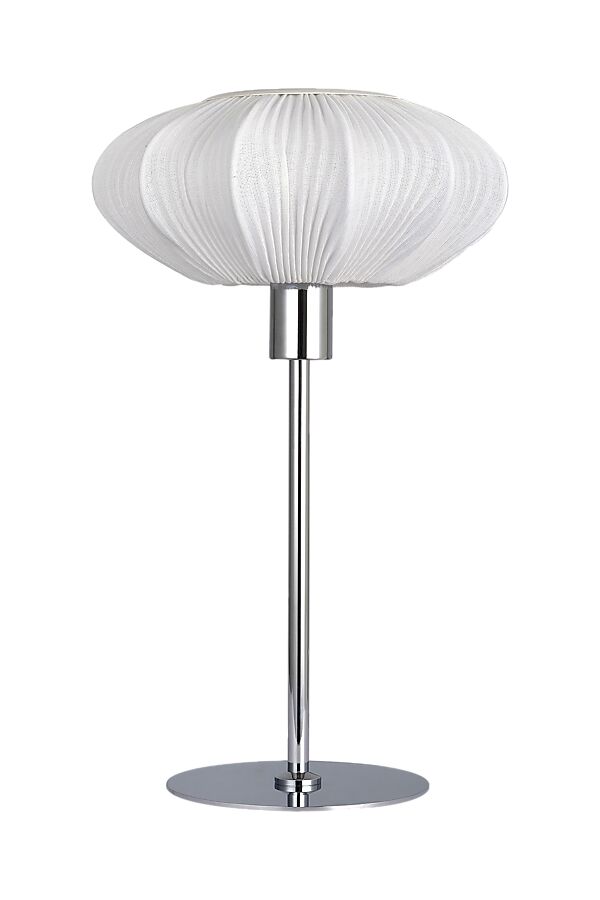 Mamsell 37cm Cromo lámpara de mesa De Aneta Lighting - La lámpara de mesa Mamsell está recubierta de un tejido elástico finamente plisado que proporciona una luz agradable y ligeramente tenue.