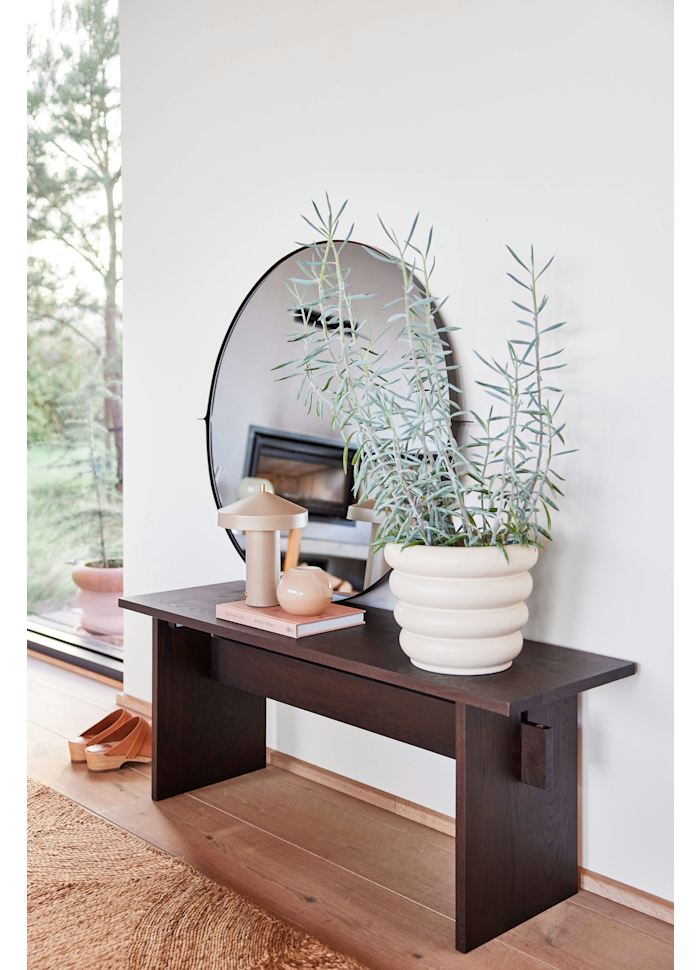 Hatto 25cm Beige portátil De OYOY - Con tres niveles de atenuaci&oacute;n y un LED de bajo consumo, ofrece una luz agradable y personalizable para diferentes necesidades.